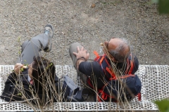 082 dégustation sur un banc