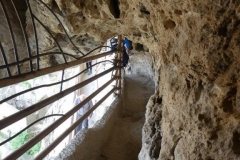 085 dans les grottes