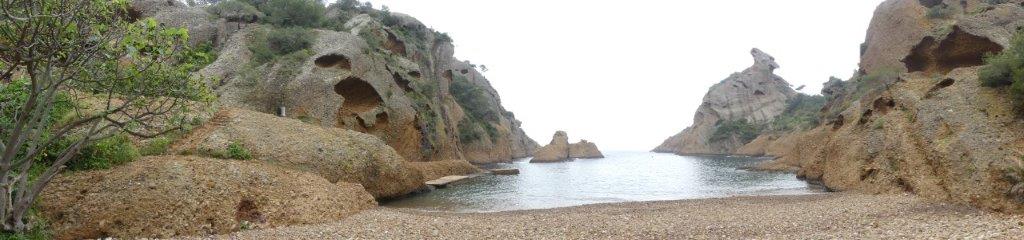 086 panoramique sur la calanque